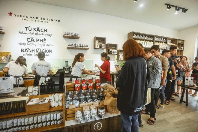 Làn sóng cửa hàng Trung Nguyên E-Coffee với phí nhượng quyền 0 đồng - Ảnh 2.
