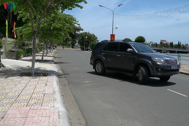 Ảnh: Công an khám xét phòng làm việc của Phó Chủ tịch TP Phan Thiết - Ảnh 10.