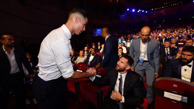 Bữa tối đặc biệt của Messi và Ronaldo: Anh hùng trọng anh hùng - Ảnh 1.