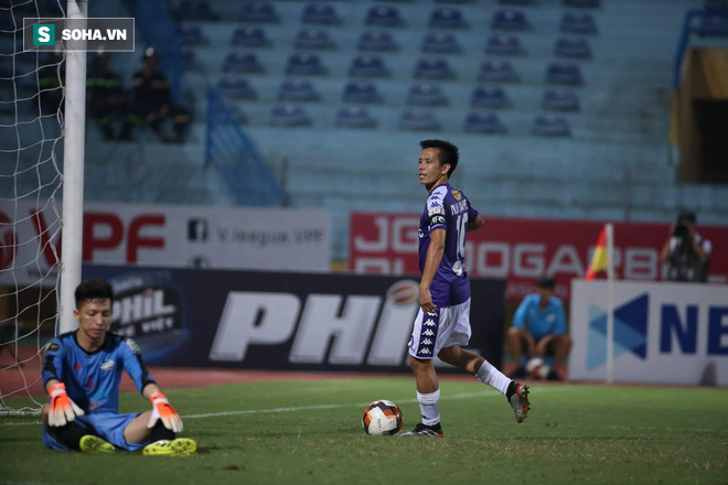 Quang Hải lập siêu phẩm đá phạt, Hà Nội FC chạm một tay vào chiếc cúp sau trận đấu kỳ lạ - Ảnh 5.