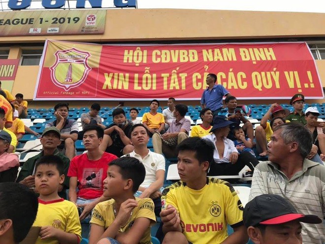 Sau thảm họa pháo sáng, Nam Định mang niềm vui đến cho Hà Nội FC theo cách đặc biệt - Ảnh 1.