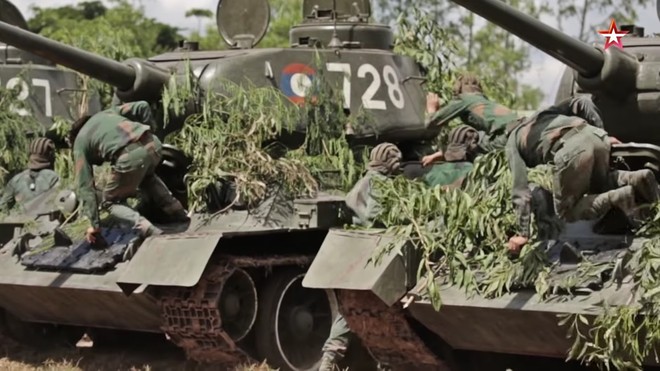 [ẢNH] Xe tăng T-34-85 Nga nhận lại từ Lào biểu diễn sức mạnh trên thao trường - Ảnh 2.