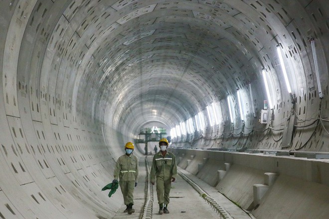 Diện mạo đường hầm Metro số 1 xuyên lòng đất tại trung tâm TP HCM - Ảnh 4.