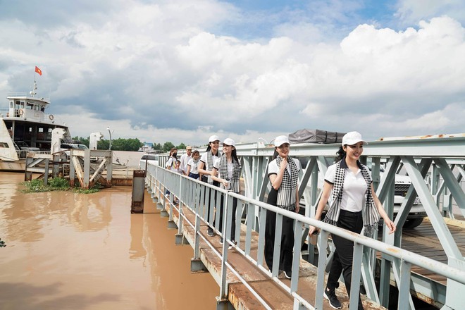 Hoàng Thùy Linh: Sách quý là ánh sáng tri thức để nhanh đến thành công” - Ảnh 2.