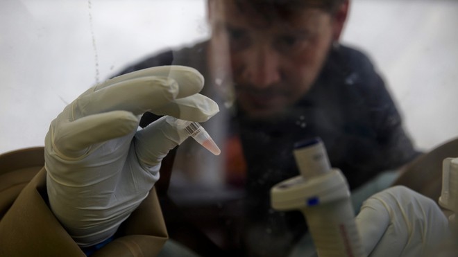Nổ khí ga tại phòng thí nghiệm lưu trữ virus bệnh đậu mùa, Ebola và HIV khiến người dân Nga hoảng loạn - Ảnh 2.