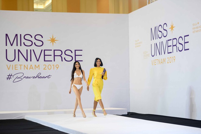 Dàn thí sinh vòng sơ khảo phía Bắc cuộc thi Hoa hậu Hoàn vũ Việt Nam 2019 diện bikini trình diễn vô cùng tự tin - Ảnh 10.