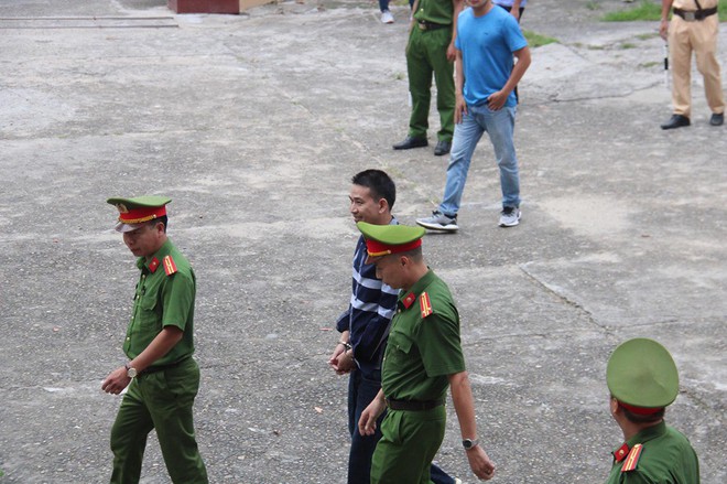Trần Đình Sang lĩnh 2 năm tù về tội chống người thi hành công vụ - Ảnh 2.