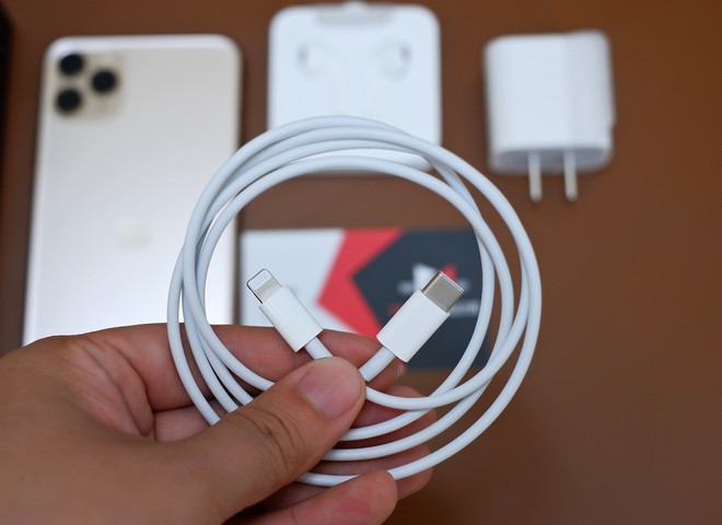 Muốn iFan Việt trải nghiệm sớm nhất, chủ tiệm chi 100 triệu đồng đưa iPhone 11 về nước - Ảnh 8.