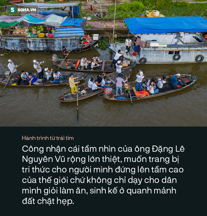 Bất ngờ tại chợ nổi Ngã Năm: Sách ông Vũ tặng hay lắm! Tiện thể tui xin thêm mấy chục cuốn được hông? - Ảnh 6.