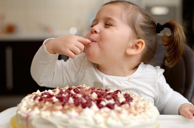 Các nhà khoa học giải thích tại sao thổi nến sinh nhật là một ý tưởng tồi - Ảnh 2.