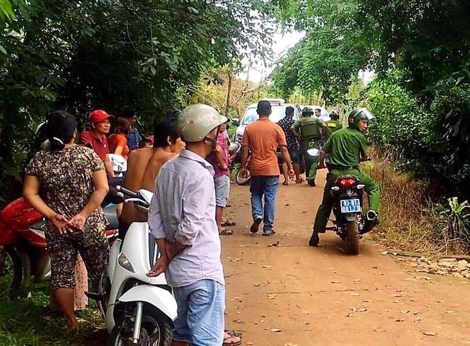 Em dùng súng bắn vợ chồng anh trai vì mâu thuẫn đất đai, chị dâu chết, anh trai nguy kịch - Ảnh 1.