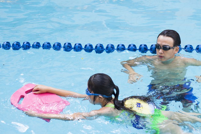 MC Quang Bảo tiếp tục kêu gọi thêm 700 suất học bổng bơi lội cho trẻ em nghèo - Ảnh 5.