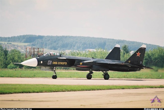 Su-47 Berkut bất ngờ xuất hiện tại triển lãm MAKS 2019, dấu hiệu khôi phục dự án? - Ảnh 3.