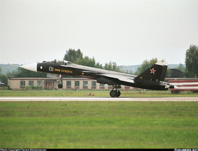 Su-47 Berkut bất ngờ xuất hiện tại triển lãm MAKS 2019, dấu hiệu khôi phục dự án? - Ảnh 8.