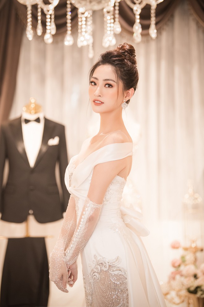 Hoa hậu Lương Thùy Linh mặc váy cưới gợi cảm, có giá 1 triệu USD - Ảnh 2.