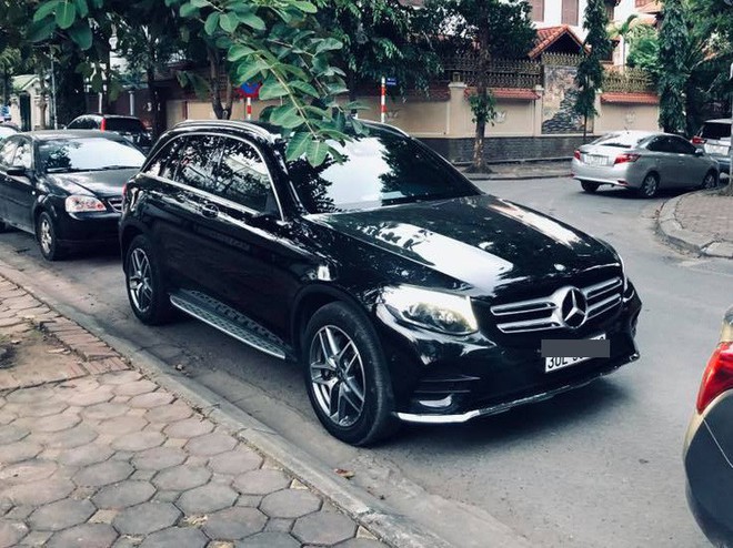 Bị trộm gương chiếu hậu, chủ xe Mercedes nhận báo giá hơn 100 triệu đồng để thay - Ảnh 3.