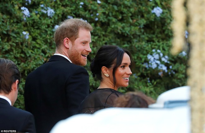 Chạm trán với con gái Tổng thống Mỹ, Meghan Markle chơi sang diện váy gần 300 triệu đi ăn cưới giữa rừng ngôi sao nhưng vẫn bị chê tơi tả - Ảnh 4.