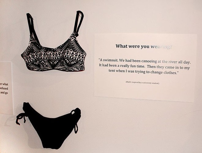 Bỉ mở triển lãm những trang phục của nạn nhân hiếp dâm để chứng minh việc ăn mặc thế nào không hề là nguyên nhân khiến phụ nữ bị cưỡng bức - Ảnh 5.
