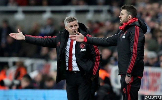 Thua thảm West Ham, CĐV M.U đòi sa thải Solskjaer vì bán Lukaku