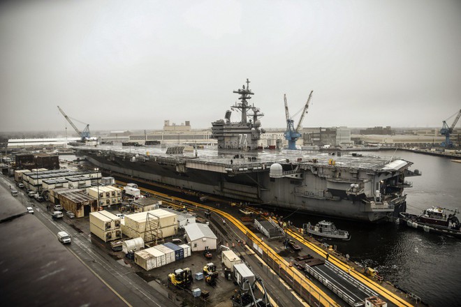 3 thủy thủ Mỹ tự sát trong vòng 1 tuần: Câu chuyện bí ẩn trên tàu sân bay USS George HW Bush - Ảnh 1.