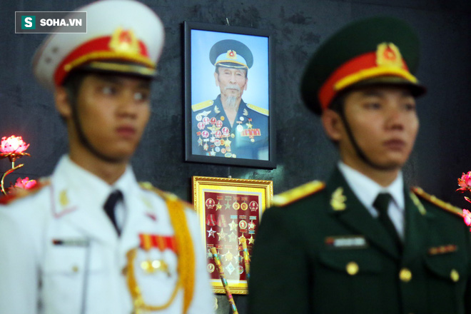 Lễ tiễn đưa Đại tá Nguyễn Văn Bảy: “Anh Bảy mà lên trên trời rồi thì không cho phép mình xuống” - Ảnh 1.