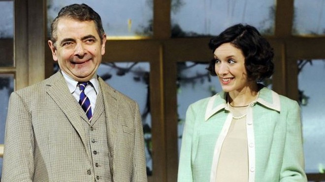 Vợ trẻ đáng tuổi con gái có sức hút gì khiến Mr. Bean từ bỏ cuộc hôn nhân 24 năm chỉ trong 65 giây? - Ảnh 5.