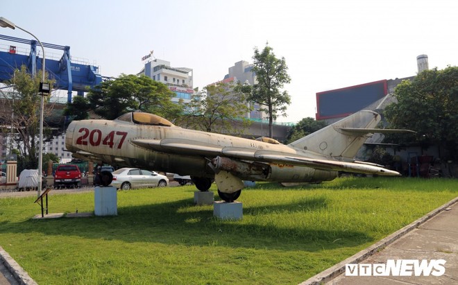 Ảnh: Ngắm máy bay tiêm kích MiG-17 gắn liền với tên tuổi phi công huyền thoại Nguyễn Văn Bảy - Ảnh 2.