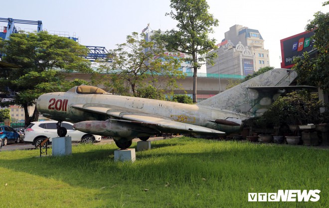 Ảnh: Ngắm máy bay tiêm kích MiG-17 gắn liền với tên tuổi phi công huyền thoại Nguyễn Văn Bảy - Ảnh 6.