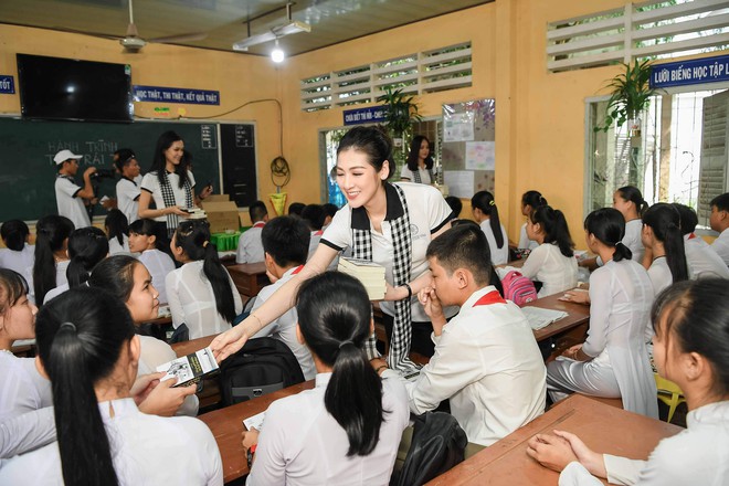 Hoa hậu Mai Phương Thúy: “Người tặng sách quý muốn thanh niên Việt có khát vọng lớn” - Ảnh 7.