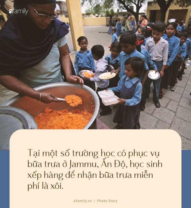 Bữa ăn của học sinh Ấn Độ: Nếu không ăn cơm mẹ nấu, học sinh được ăn bữa trưa miễn phí ở trường - Ảnh 3.