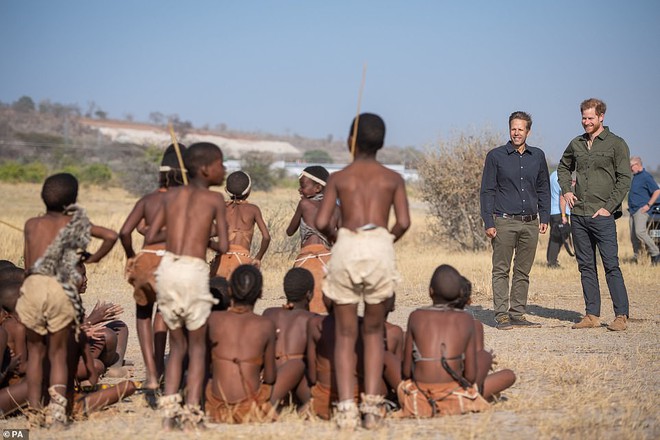 Hoàng tử Harry lên tiếng ủng hộ Greta Thunberg nhưng bị cộng đồng mạng ném đá không thương tiếc vì đạo đức giả - Ảnh 4.