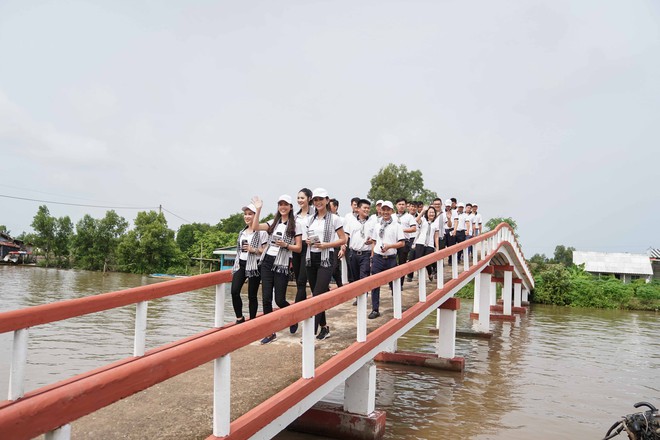 Hành trình trao sách quý nơi kênh rạch chằng chịt Đồng bằng Sông Cửu Long - Ảnh 10.