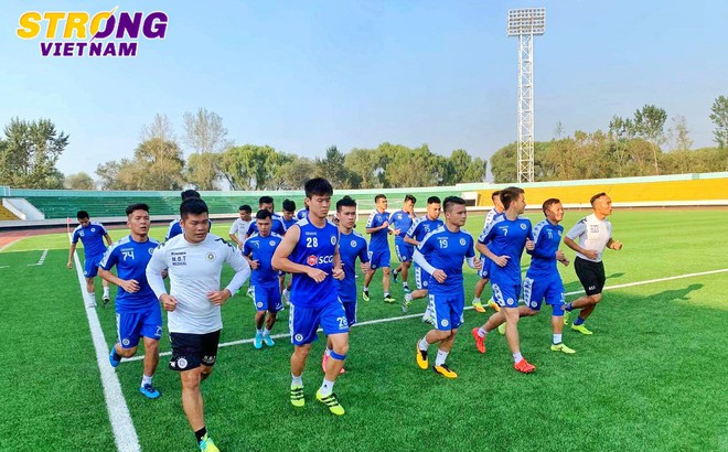 Quang Hải và đồng đội hào hứng với buổi tập đầu tiên trên mặt sân 