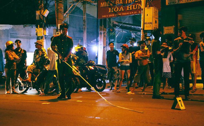 2 nhóm côn đồ hỗn chiến, dùng mã tấu chém trọng thương 3 công an đến ngăn chặn