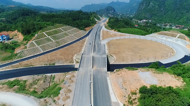  Cận cảnh 64km cao tốc Bắc Giang - Lạng Sơn trong ngày thông xe  - Ảnh 7.