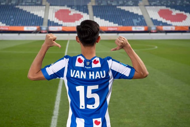 Một tiếng sau khi ra mắt SC Heerenveen, Đoàn Văn Hậu bị báo Hà Lan bắt thóp điểm yếu lớn - Ảnh 1.