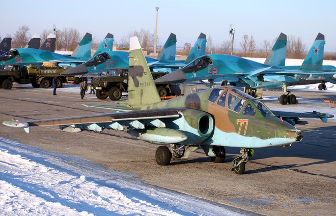 Chiến đấu cơ xe tăng bay Su-25 Không quân Nga vừa rơi, bị phá hủy hoàn toàn - Đang tìm kiếm 2 phi công - Ảnh 4.