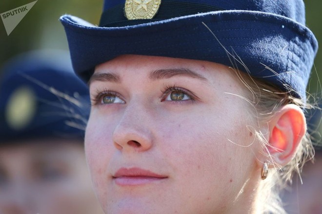 Ngắm các nữ học viên phi công xinh đẹp của quân đội Nga - Ảnh 7.