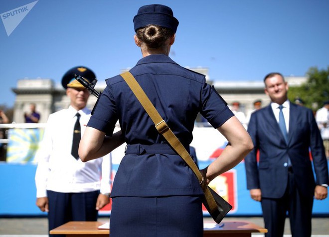 Ngắm các nữ học viên phi công xinh đẹp của quân đội Nga - Ảnh 10.