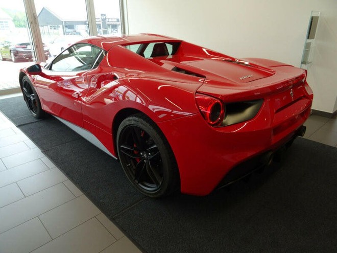 Ferrari 488 Spider màu đỏ hơn 20 tỷ đồng ở Hà Nội - Ảnh 3.