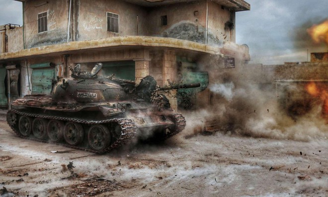Cũ kỹ và lạc hậu, Quân đội Syria vẫn tin dùng xe tăng T-55 vì lý do không thể ngờ - Ảnh 1.