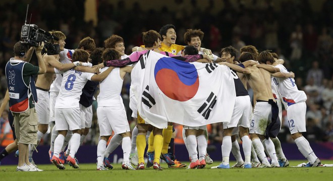 Vì tấm vé dự Olympic, Hàn Quốc hy sinh cơ hội giảm nghĩa vụ quân sự của hàng loạt sao trẻ - Ảnh 2.