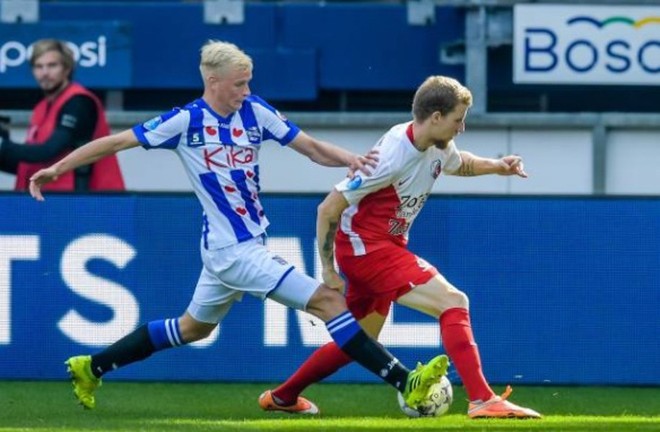Hậu vệ trái số 1 của SC Heerenveen chơi thế này, Đoàn Văn Hậu dự bị là bình thường - Ảnh 1.