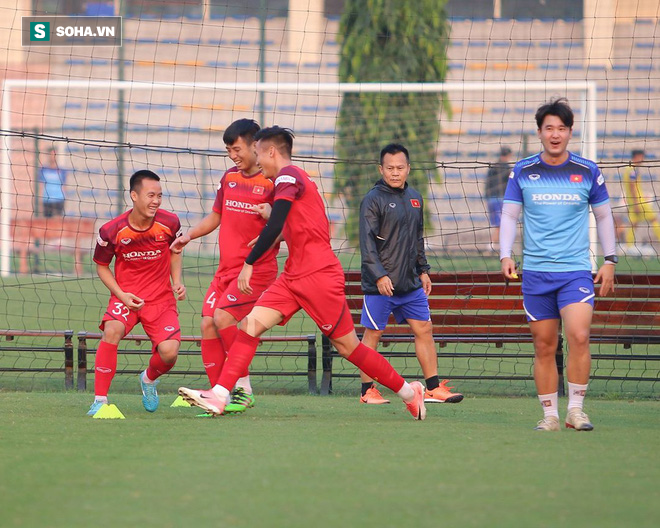 ĐTVN đón thương binh trở lại, thầy Park đau đầu nắn chỉnh đội U22 vì tập sai kỹ thuật - Ảnh 13.