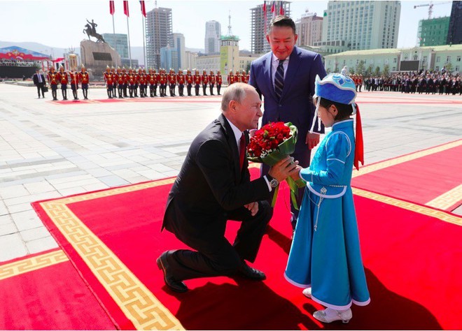 Binh sĩ thời Thành Cát Tư Hãn nghênh đón Putin - Ảnh 3.