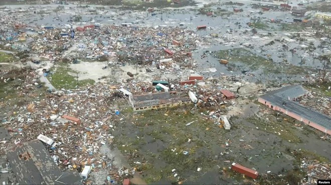 24h qua ảnh: Đảo Bahamas như ngày tận thế sau siêu bão Dorian - Ảnh 2.