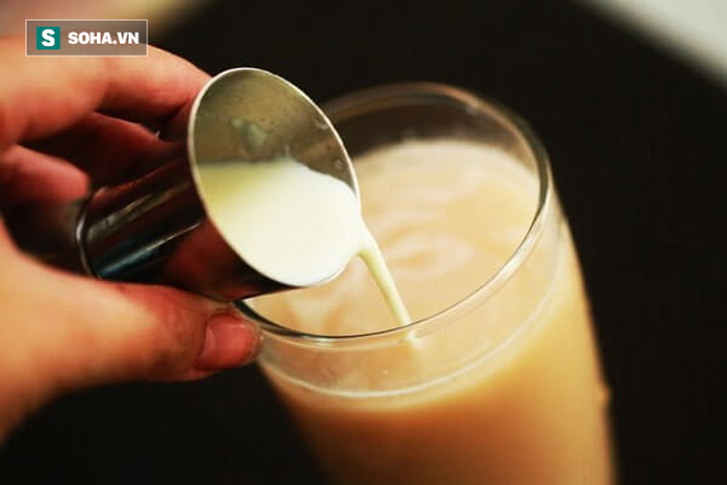 Thêm sữa vào trà có tác dụng gì? Hãy nghe câu trả lời của các chuyên gia dinh dưỡng - Ảnh 2.