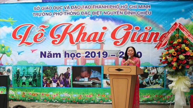 Nổi da gà trước tiếng hát của cô bé khiếm thị trong lễ khai giảng - Ảnh 7.