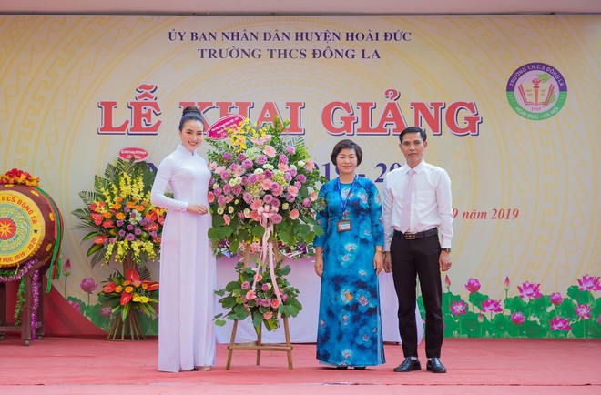Hoa hậu Doanh nhân Việt Hàn Thu Hiền xinh đẹp trong tà áo dài, về thăm lại trường cũ - Ảnh 2.