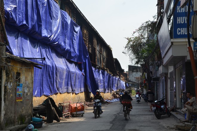 Vụ cháy Công ty Rạng Đông: Dân hoang mang dắt nhau vào viện xét nghiệm độc thủy ngân - Ảnh 4.